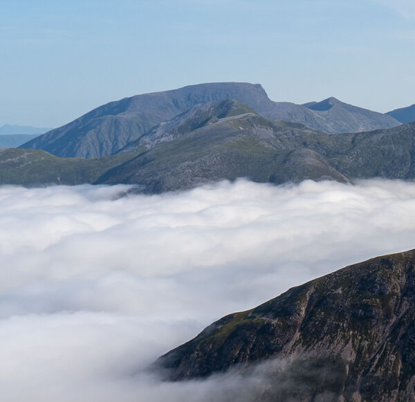 Nevis shot from Aonach Eagach ridge - 600 x 581